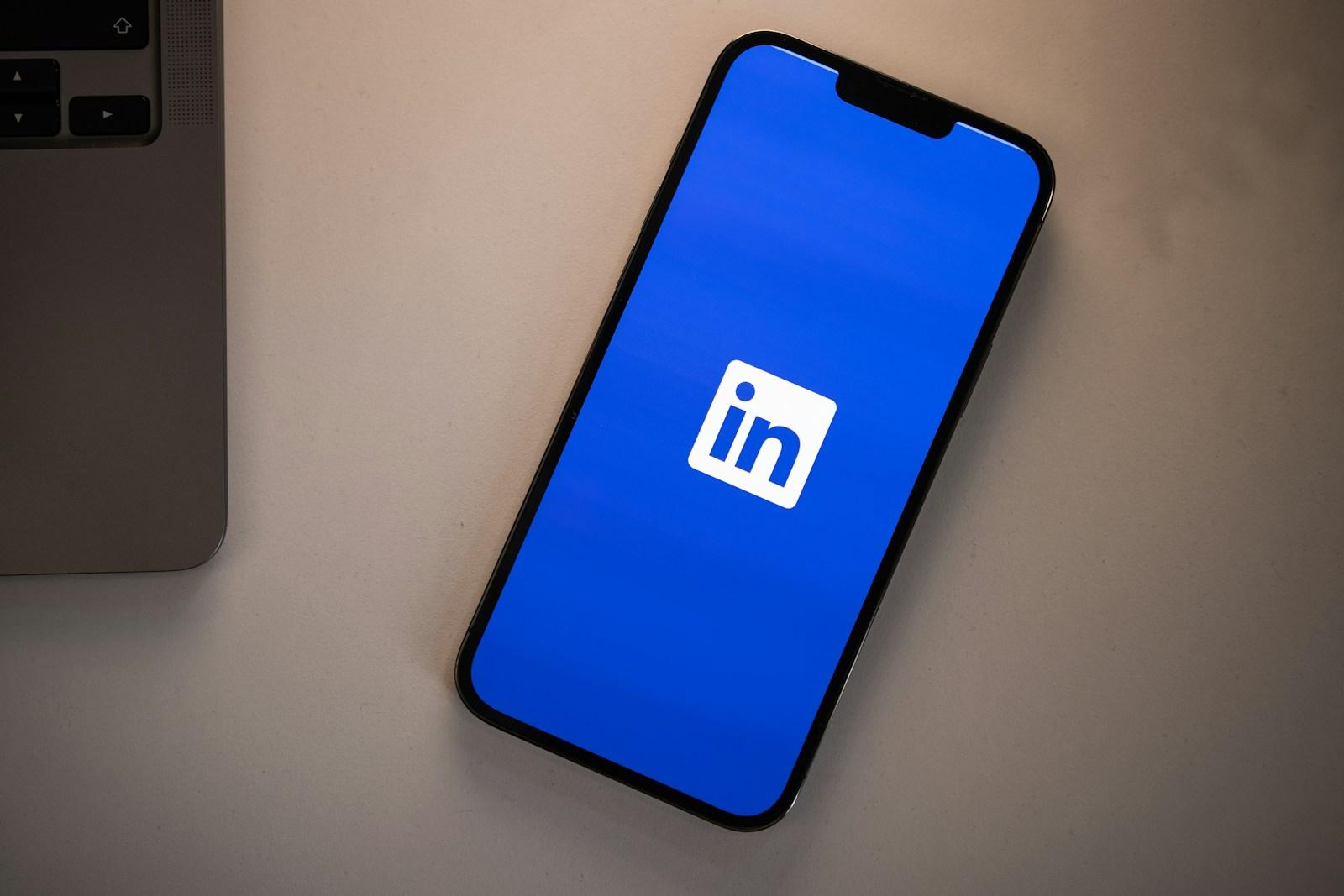 How to Use LinkedIn for Free to Find Your Next Job