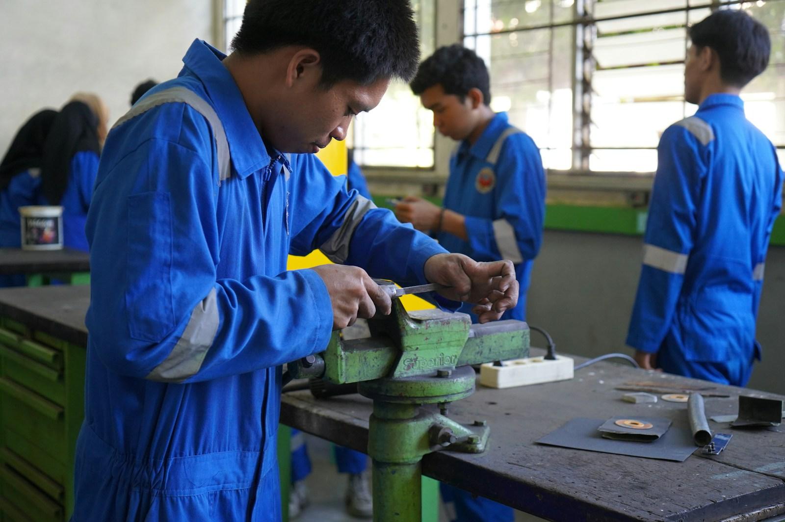 Apprenticeship Programs That Pay You While You Learn a Trade