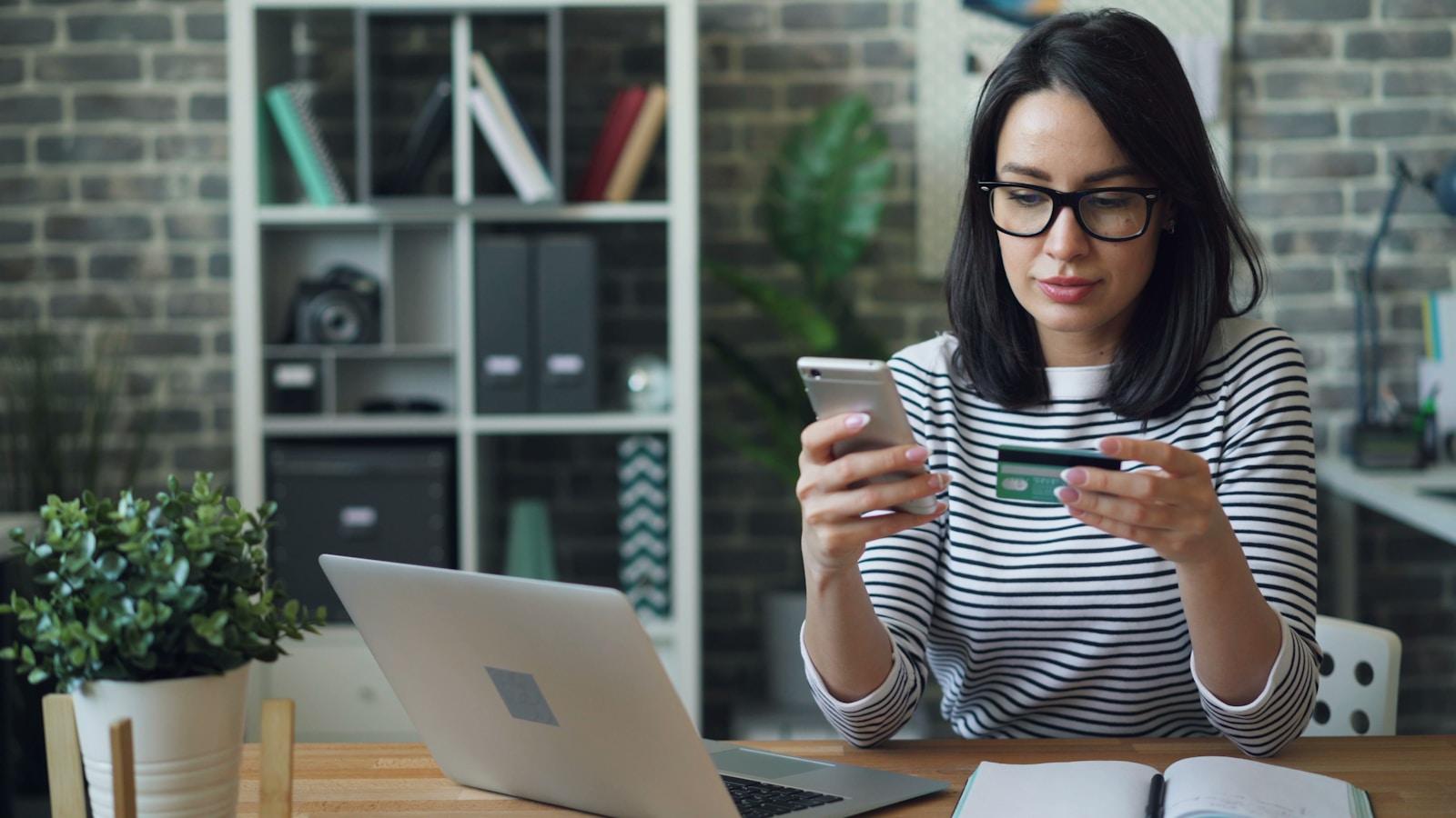 What Happens to Your Credit When You Miss a Payment